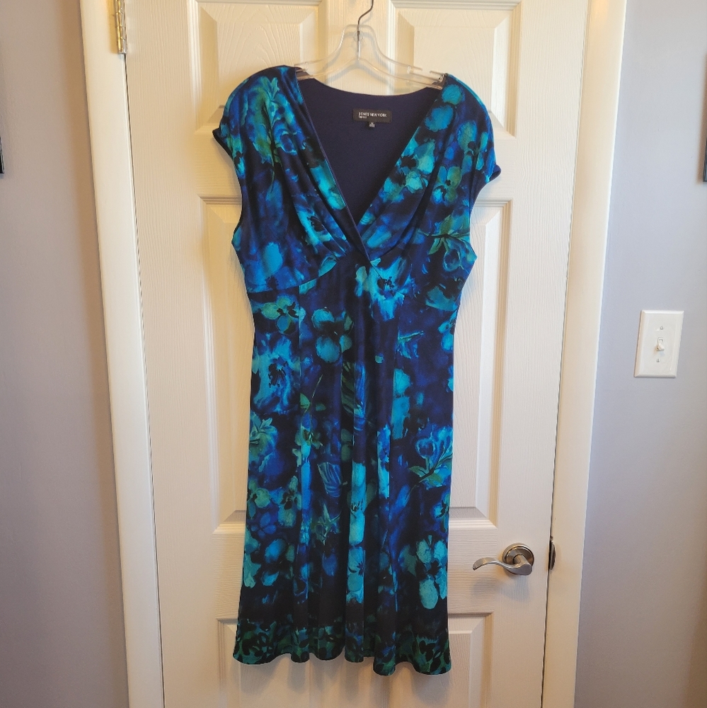 Ladies sleeveless career dress